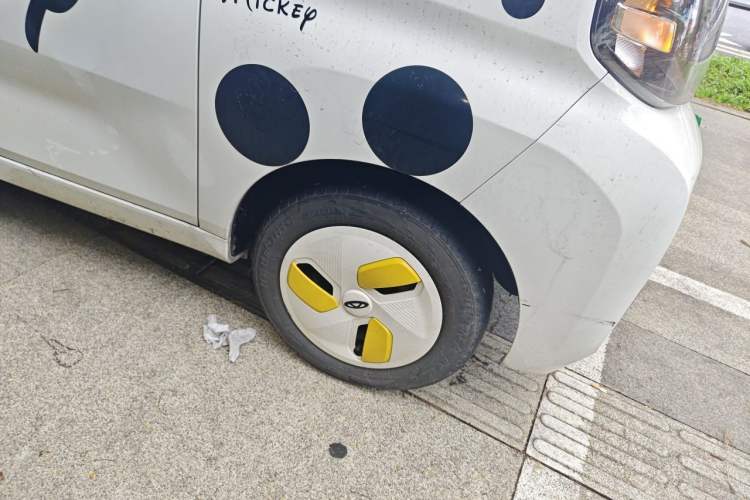 Used Chery QQ Ice Cream 2022 170km Sundae Phosphate Lithium-Ion Right Front Wheel Hub