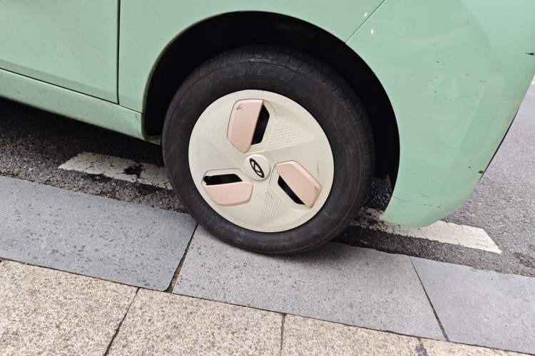 Used Chery QQ Ice Cream 2022 170km Sundae Phosphate Lithium-Ion Right Front Wheel Hub