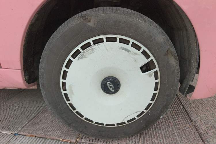 Used Chery QQ Ice Cream 2022 Taohuanxi Sweet Peach Edition Right Front Wheel Hub
