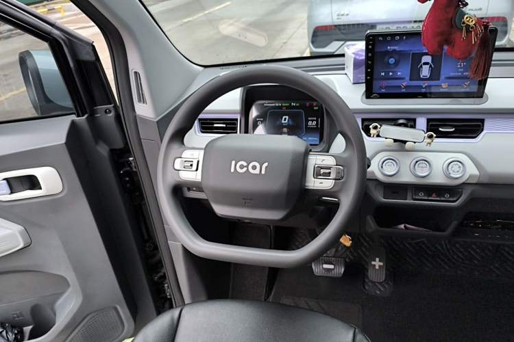 Used Chery QQ Ice Cream 2022 170km Sundae Phosphate Lithium-Ion Steering Wheel