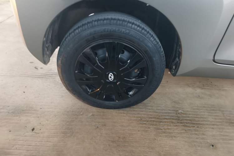 Used Chery QQ Ice Cream 2022 170km Sundae Phosphate Lithium-Ion Exterior 5
