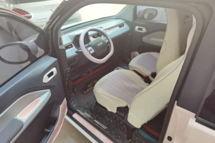 Used Chery QQ Ice Cream 2022 170km Sundae Phosphate Lithium-Ion Driver Seat