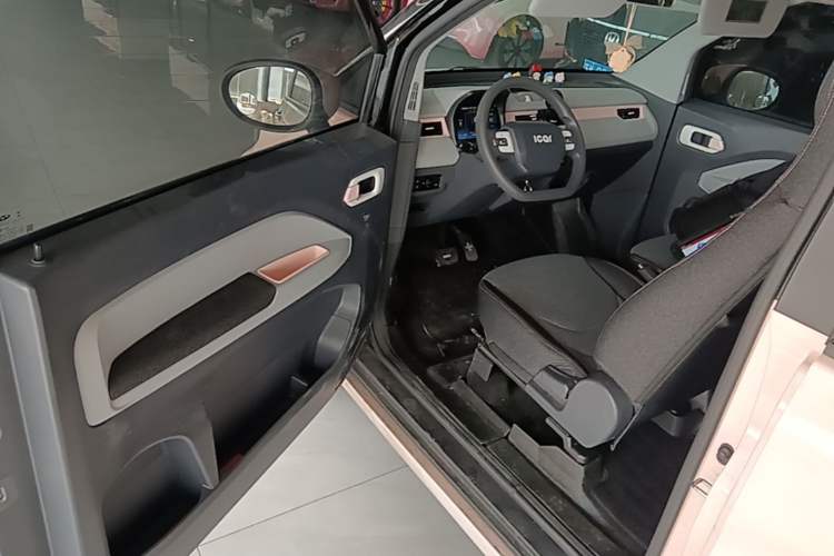 Used Chery QQ Ice Cream 2022 170km Sundae Ternary Lithium Driver Seat