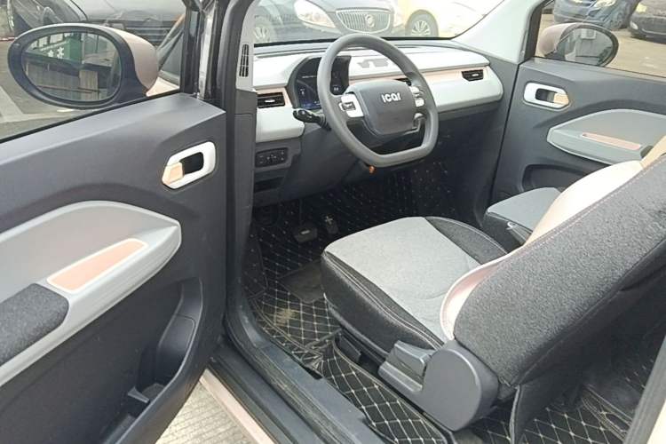 Used Chery QQ Ice Cream 2022 170km Sundae Phosphate Lithium-Ion Driver Seat