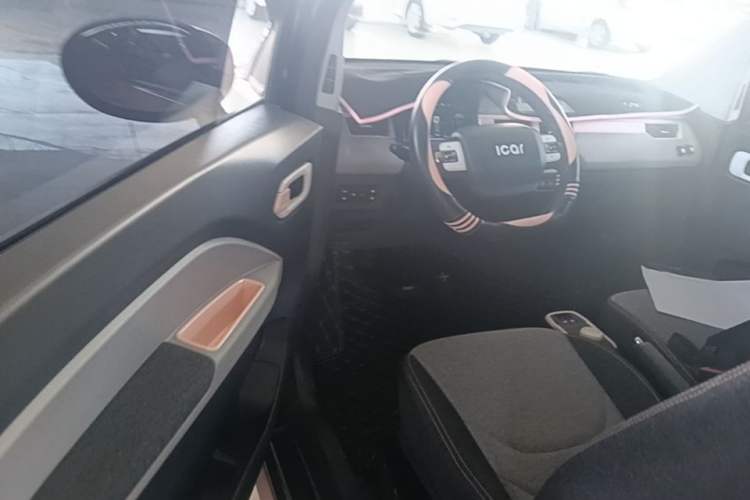Used Chery QQ Ice Cream 2022 120km Conical Shape Lithium Iron Phosphate Driver Seat