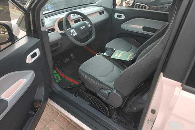 Used Chery QQ Ice Cream 2022 170km Sundae Phosphate Lithium-Ion Driver Seat