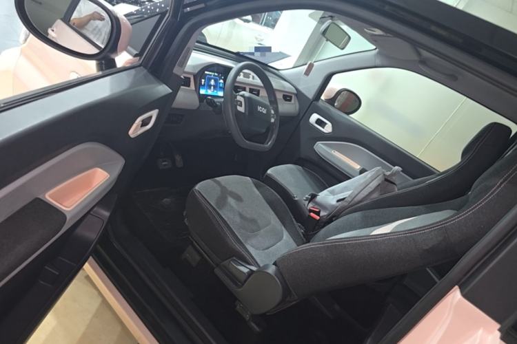 Used Chery QQ Ice Cream 2022 120km Conical Shape Lithium Iron Phosphate Driver Seat