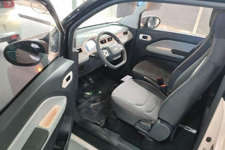 Used Chery QQ Ice Cream 2022 170km Sundae Phosphate Lithium-Ion Driver Seat