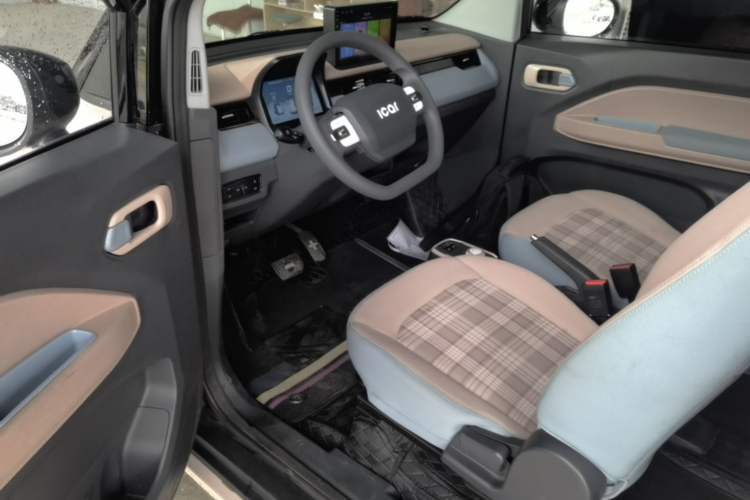 Used Chery QQ Ice Cream 2022 170km Sundae Phosphate Lithium-Ion Driver Seat
