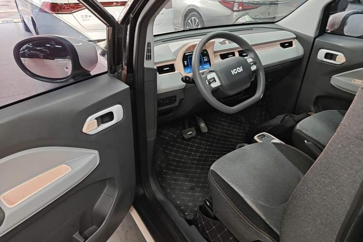 Used Chery QQ Ice Cream 2022 170km Sundae Phosphate Lithium-Ion Driver Seat
