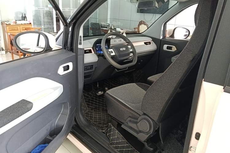 Used Chery QQ Ice Cream 2022 120km Conical Shape Lithium Iron Phosphate Driver Seat