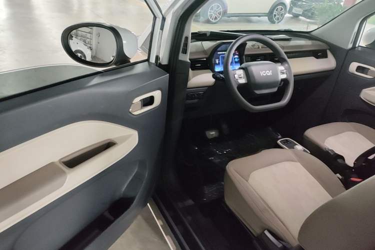 Used Chery QQ Ice Cream 2022 170km Sundae Phosphate Lithium-Ion Driver Seat