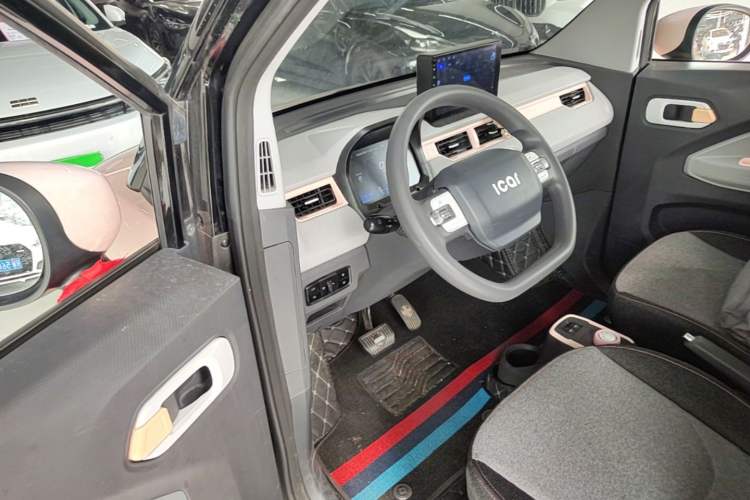 Used Chery QQ Ice Cream 2022 170km Sundae Phosphate Lithium-Ion Driver Seat