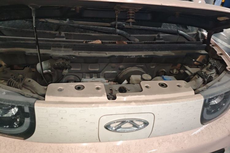 Used Chery QQ Ice Cream 2022 170km Sundae Phosphate Lithium-Ion Engine Bay