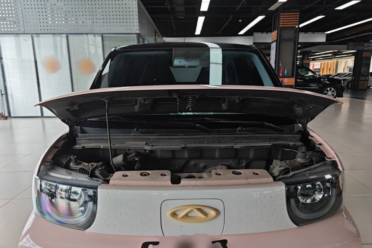 Used Chery QQ Ice Cream 2022 170km Sundae Phosphate Lithium-Ion Engine Bay