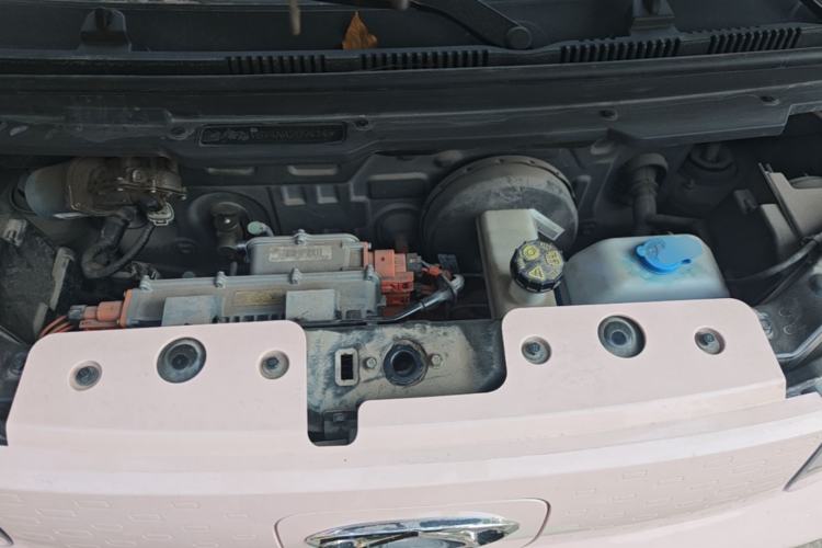 Used Chery QQ Ice Cream 2022 170km Sundae Phosphate Lithium-Ion Engine Bay