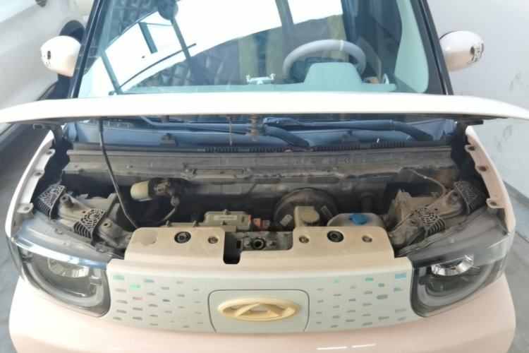 Used Chery QQ Ice Cream 2022 170km Sundae Phosphate Lithium-Ion Engine Bay