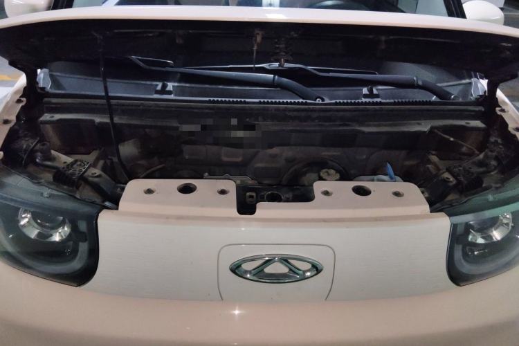 Used Chery QQ Ice Cream 2022 170km Sundae Phosphate Lithium-Ion Engine Bay