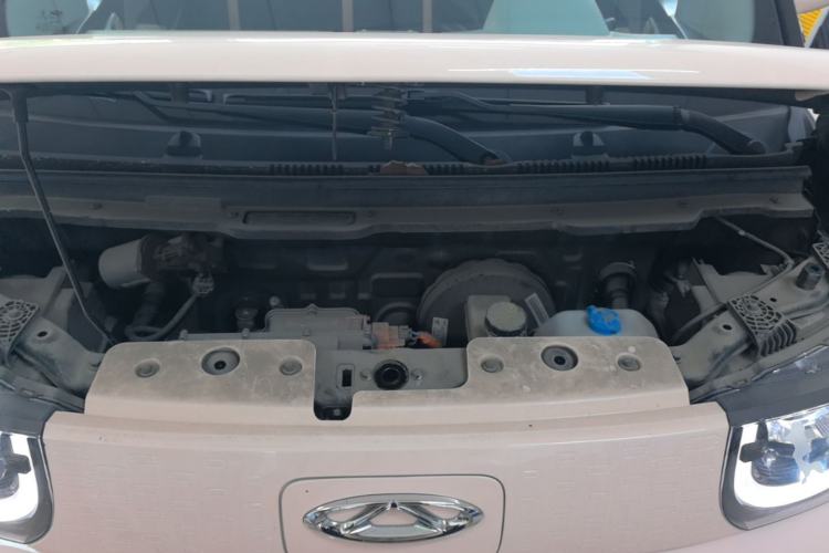 Used Chery QQ Ice Cream 2022 170km Sundae Phosphate Lithium-Ion Engine Bay