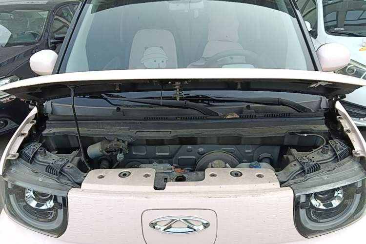 Used Chery QQ Ice Cream 2022 170km Sundae Phosphate Lithium-Ion Engine Bay