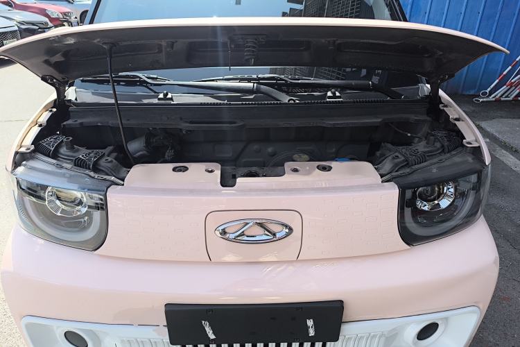 Used Chery QQ Ice Cream 2022 170km Sundae Phosphate Lithium-Ion Engine Bay