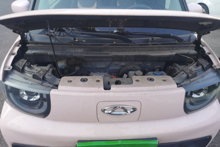 Used Chery QQ Ice Cream 2022 170km Sundae Phosphate Lithium-Ion Engine Bay