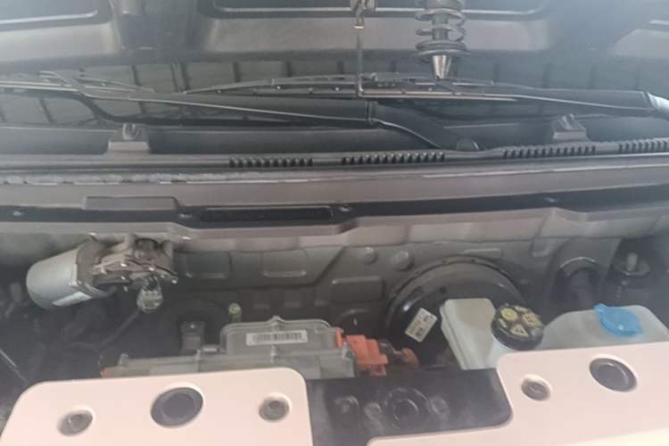 Used Chery QQ Ice Cream 2022 120km Conical Shape Lithium Iron Phosphate Engine Bay