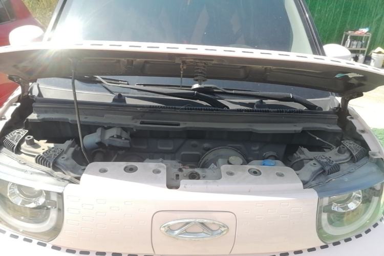 Used Chery QQ Ice Cream 2022 170km Sundae Phosphate Lithium-Ion Engine Bay