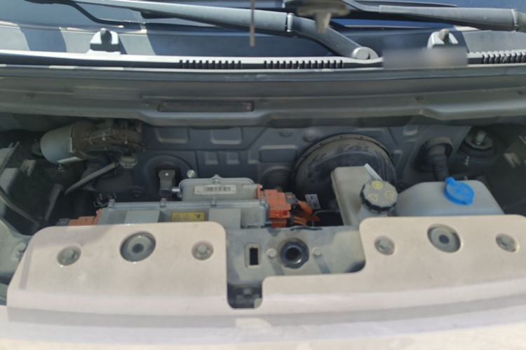 Used Chery QQ Ice Cream 2022 170km Sundae Phosphate Lithium-Ion Engine Bay