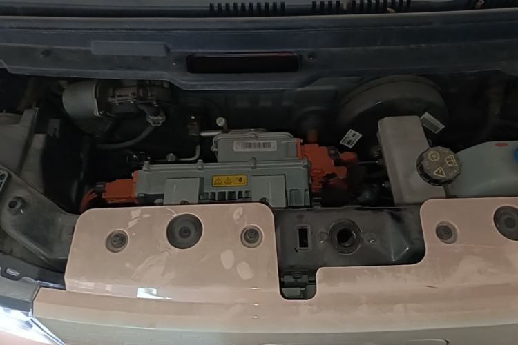 Used Chery QQ Ice Cream 2022 170km Sundae Phosphate Lithium-Ion Engine Bay