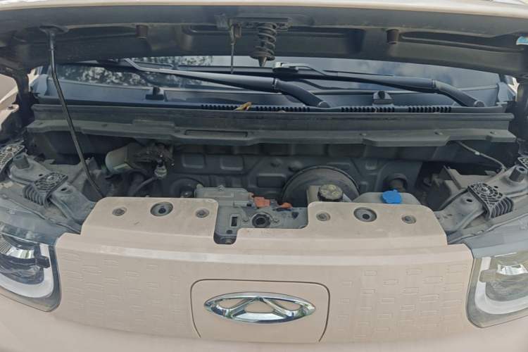 Used Chery QQ Ice Cream 2022 170km Sundae Phosphate Lithium-Ion Engine Bay