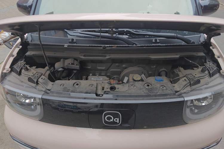 Used Chery QQ Ice Cream 2022 170km Sundae Phosphate Lithium-Ion Engine Bay