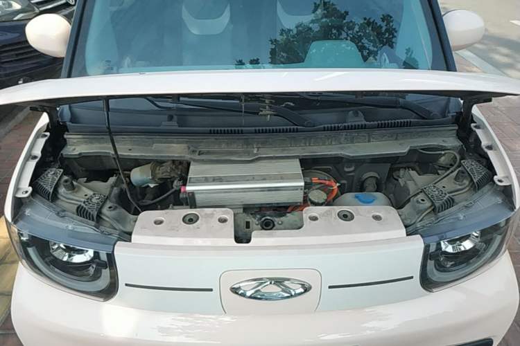 Used Chery QQ Ice Cream 2022 170km Sundae Phosphate Lithium-Ion Engine Bay