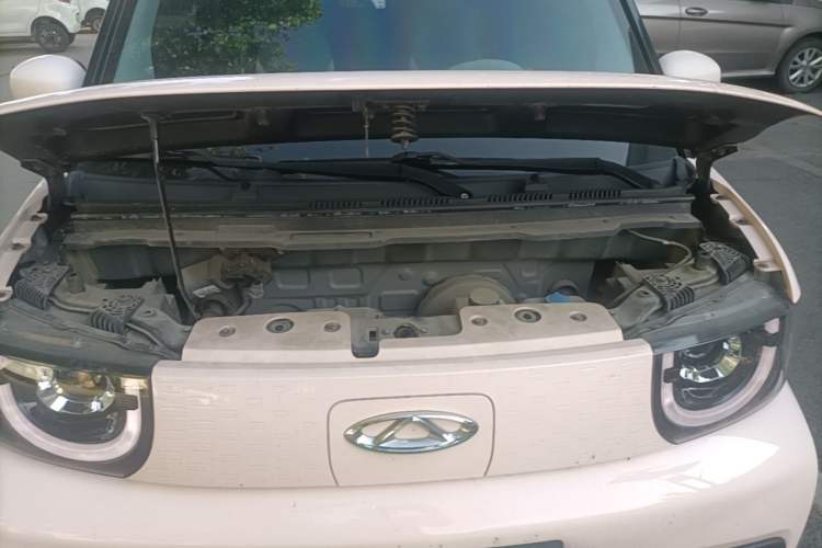 Used Chery QQ Ice Cream 2022 170km Sundae Phosphate Lithium-Ion Engine Bay