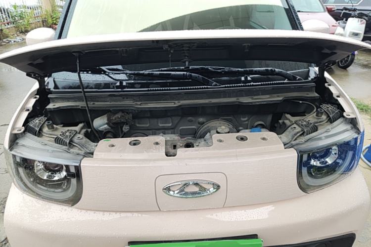 Used Chery QQ Ice Cream 2022 170km Sundae Phosphate Lithium-Ion Engine Bay