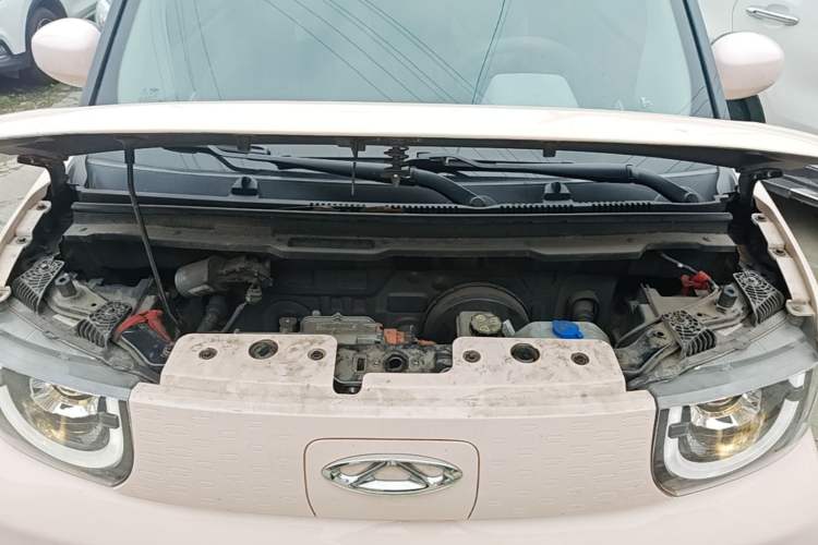 Used Chery QQ Ice Cream 2022 120km Conical Shape Lithium Iron Phosphate Engine Bay
