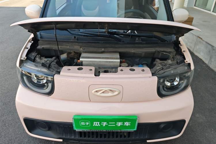 Used Chery QQ Ice Cream 2022 170km Sundae Phosphate Lithium-Ion Engine Bay