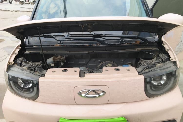 Used Chery QQ Ice Cream 2022 170km Sundae Phosphate Lithium-Ion Engine Bay