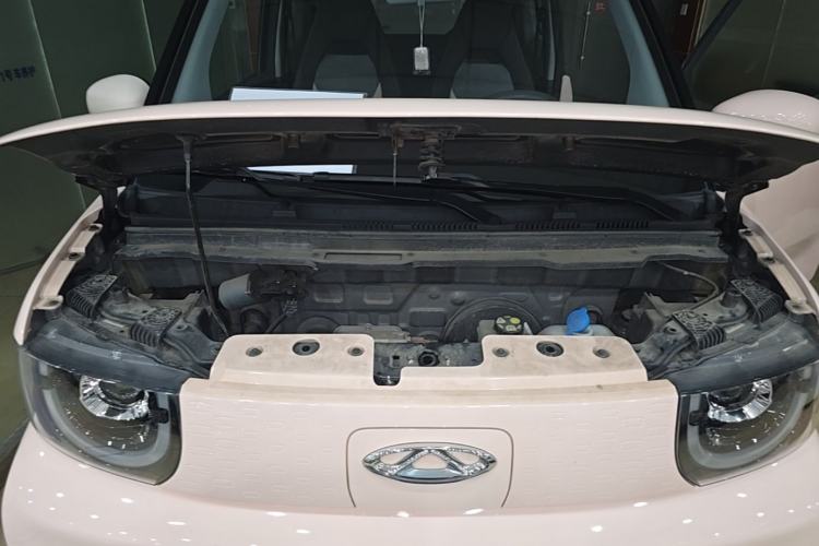 Used Chery QQ Ice Cream 2022 120km Conical Shape Lithium Iron Phosphate Engine Bay