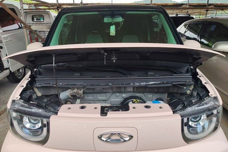 Used Chery QQ Ice Cream 2022 170km Sundae Phosphate Lithium-Ion Engine Bay