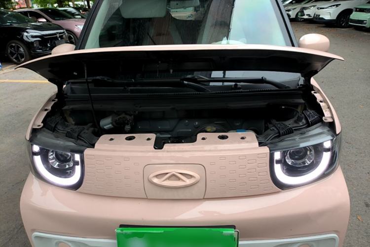 Used Chery QQ Ice Cream 2022 170km Sundae Phosphate Lithium-Ion Engine Bay