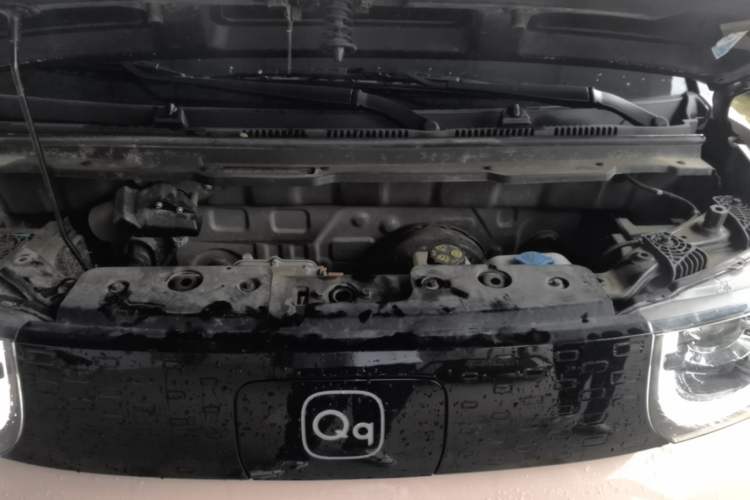 Used Chery QQ Ice Cream 2022 170km Sundae Phosphate Lithium-Ion Engine Bay