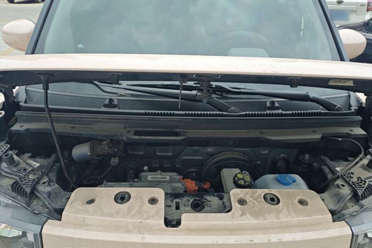 Used Chery QQ Ice Cream 2022 170km Sundae Phosphate Lithium-Ion Engine Bay