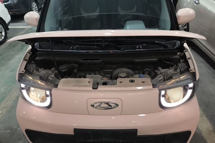 Used Chery QQ Ice Cream 2022 170km Sundae Phosphate Lithium-Ion Engine Bay