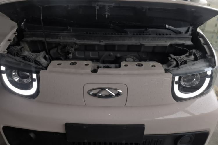 Used Chery QQ Ice Cream 2022 170km Sundae Phosphate Lithium-Ion Engine Bay