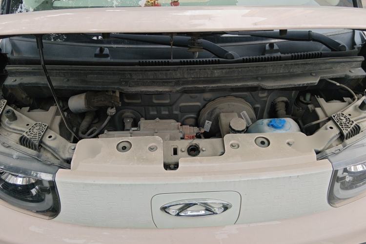 Used Chery QQ Ice Cream 2022 120km Conical Shape Lithium Iron Phosphate Engine Bay