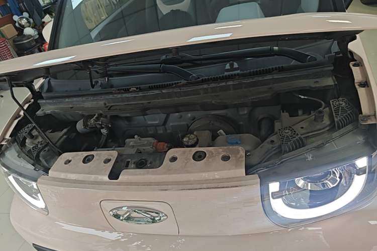 Used Chery QQ Ice Cream 2022 120km Conical Shape Lithium Iron Phosphate Engine Bay
