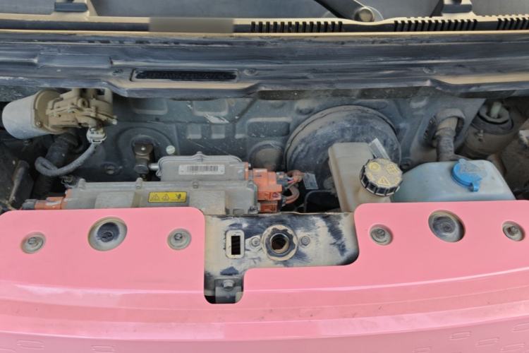 Used Chery QQ Ice Cream 2022 170km Sundae Phosphate Lithium-Ion Engine Bay