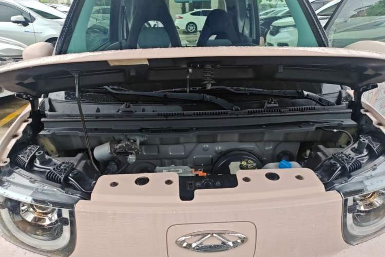 Used Chery QQ Ice Cream 2022 Pudding Model Engine Bay