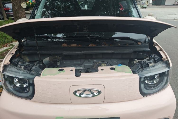 Used Chery QQ Ice Cream 2022 120km Conical Shape Lithium Iron Phosphate Engine Bay